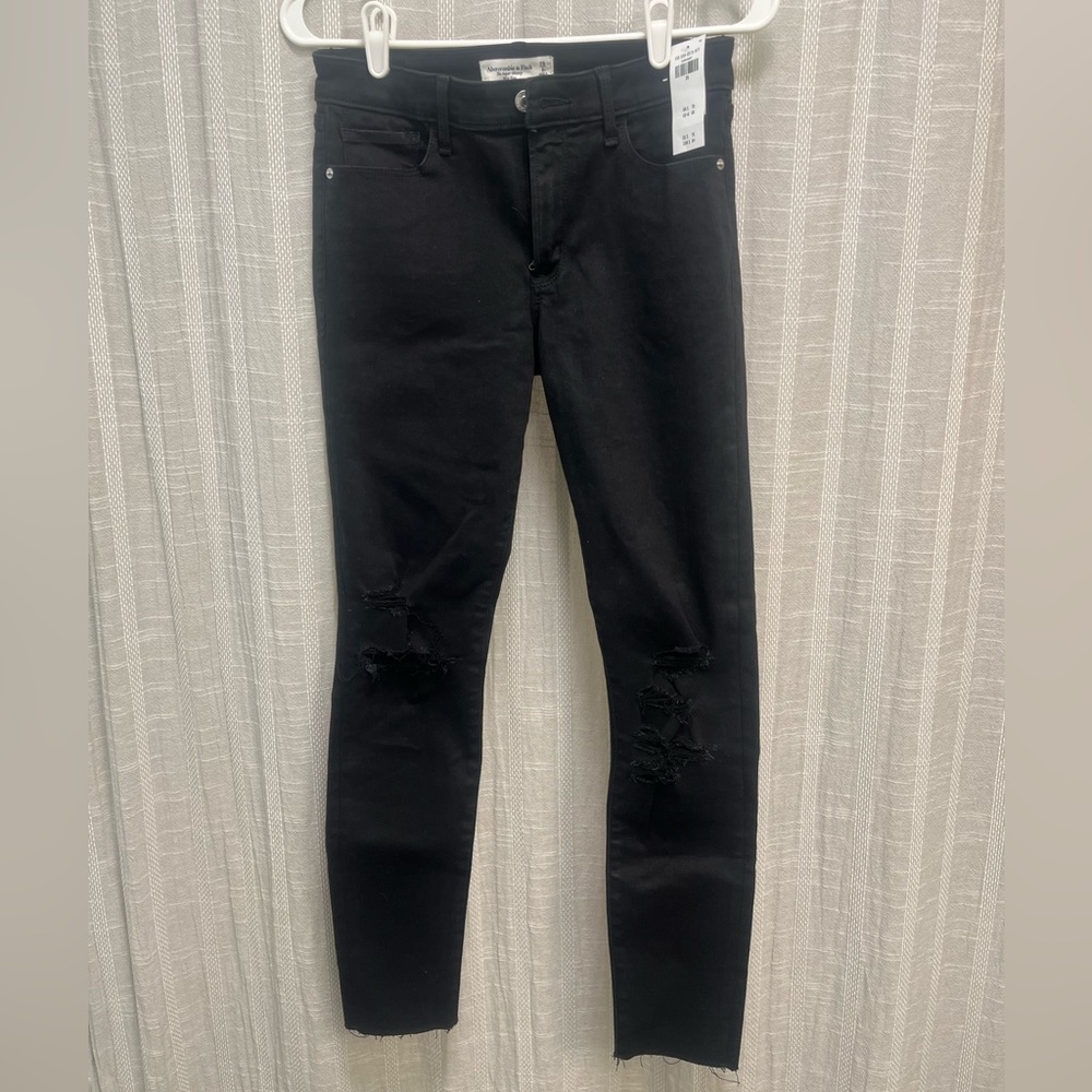 NWT!!! Abercrombie and Fitch black jeans size 28 with knee distressing
